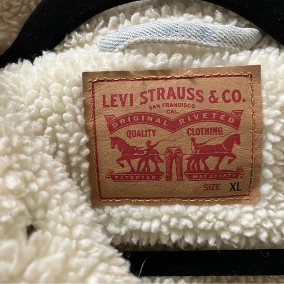 Levi's Light Blue Jean Jacket with White Sherpa Collar - Picture 3 of 3